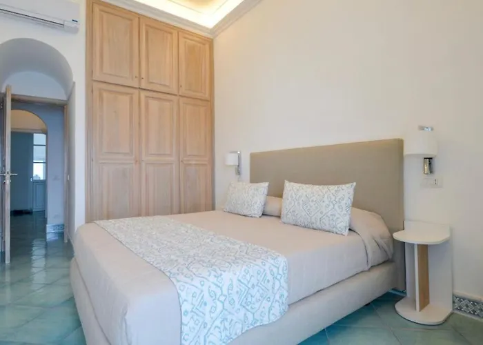 招待所 Casa Adelaide 4*